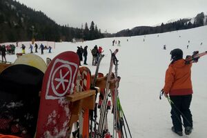 VIDEO sa skijališta: Mega kačamak i mažoretke na otvaranju sezone...