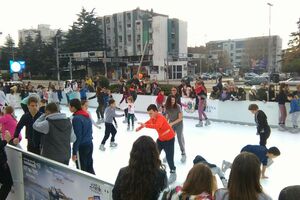 U Baru otvoreno klizalište