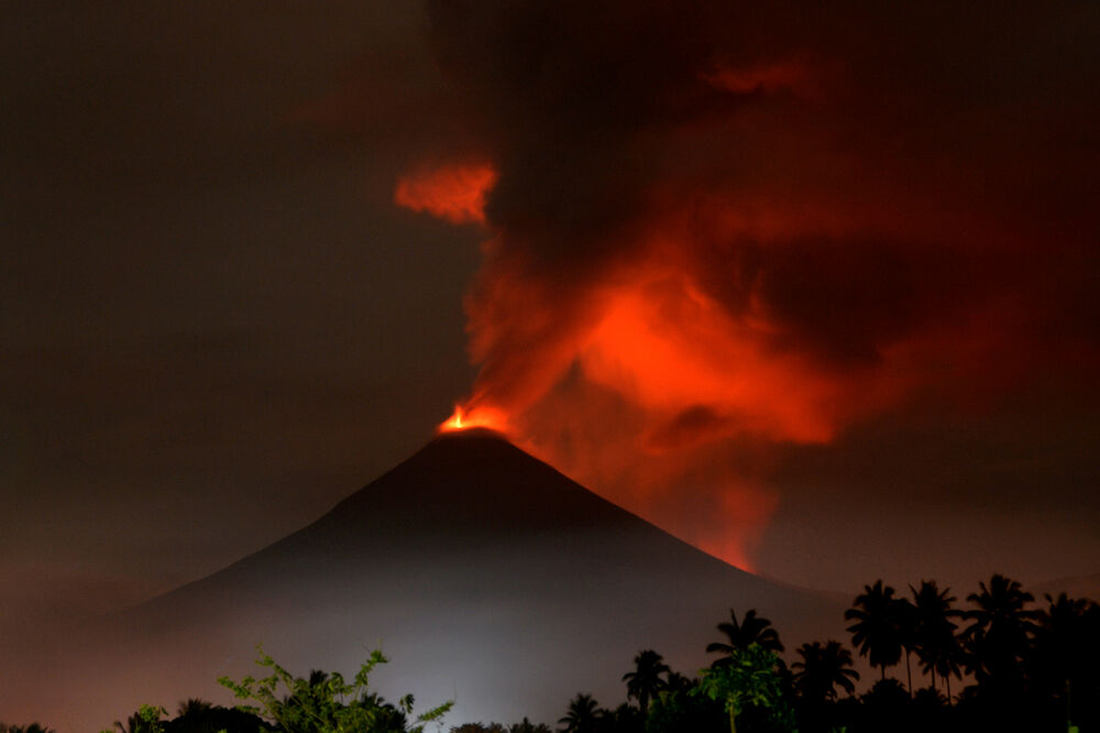 Sumnja se da je mogući uzrok cunamija klizanje morskog dna nakon erupcije vulkana Krakatau, Foto: Reuters
