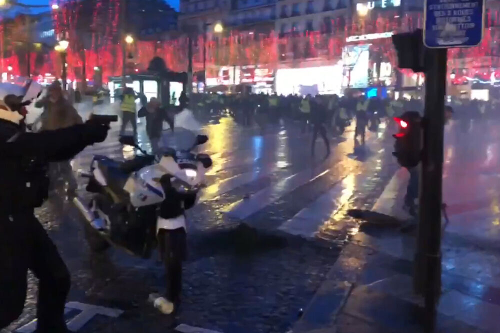 Bilo napeto na protestu, Foto: Screenshot/Twitter