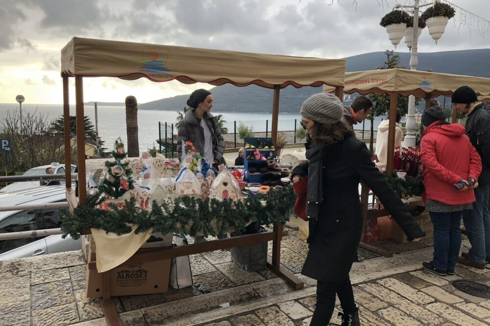 Detalj sa Novogodišnjeg bazara u Herceg Novom, Foto: Slavica Kosić