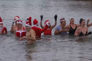 VIDEO PRIČA: Tradicionalno zimsko kupanje u Berlinu