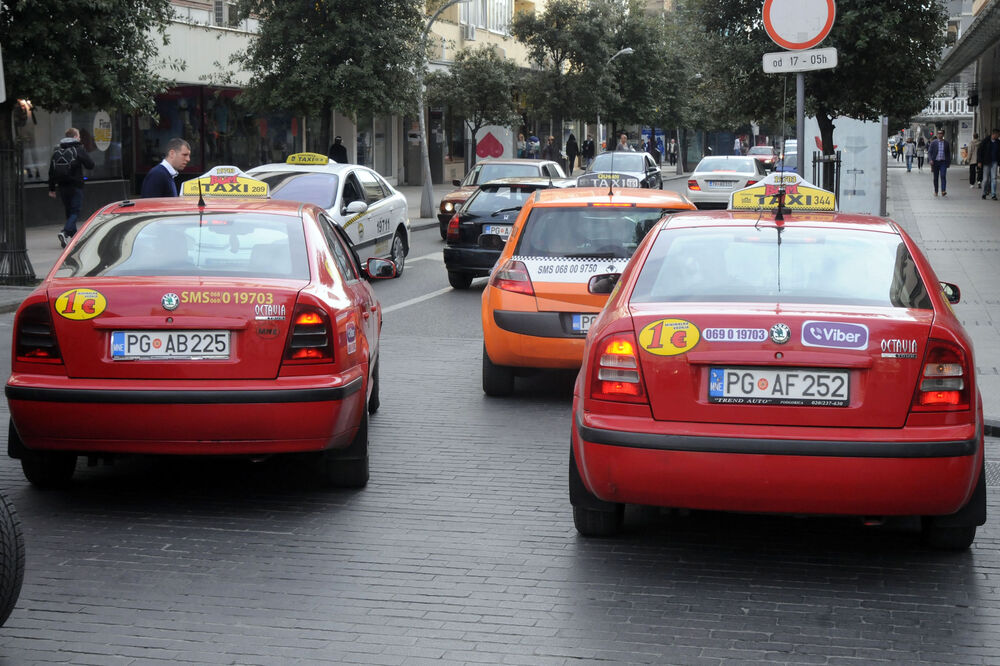 Jeftin taksi prevoz u Podgorici, Foto: Zoran Đurić