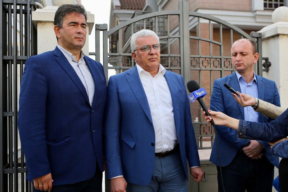 Lideri DF Nebojša Medojević, Andrija Mandić i  Milan Knežević, Foto: Savo Prelević