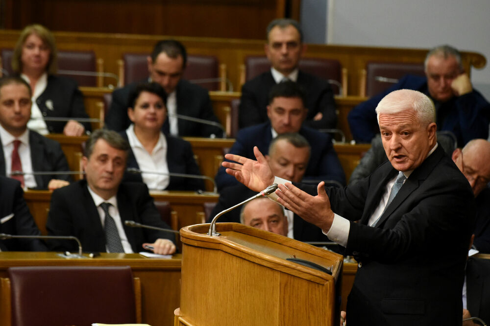 Palo povjerenje od ljetos: Marković sa ministrima, Foto: Boris Pejović