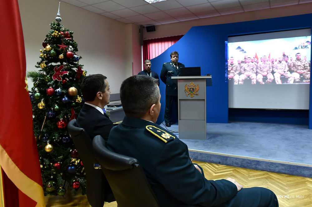 Bošković i Dakić u razgovoru sa pripadnicima IX kontingenta Vojske Crne Gore, Foto: Odbrana.gov.me