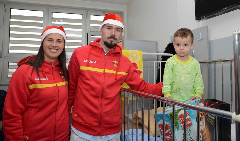 Stefan Mugoša i Nikola Vukčević u posjeti dječjoj bolnici u Podgorici