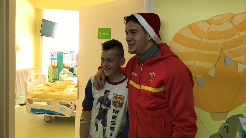 Slađana Bulatović u posjeti dječjoj bolnici