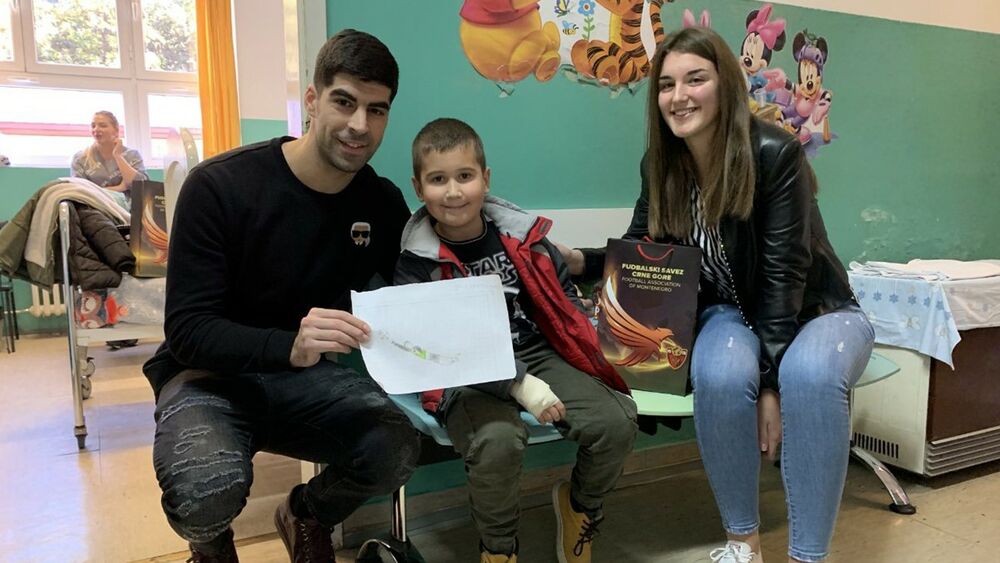 Stefan Mugoša u posjeti dječjoj bolnici