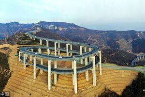 FOTO Arhitektonsko čudo: Trospratni "zmaj" na 1,370 metara visokoj...