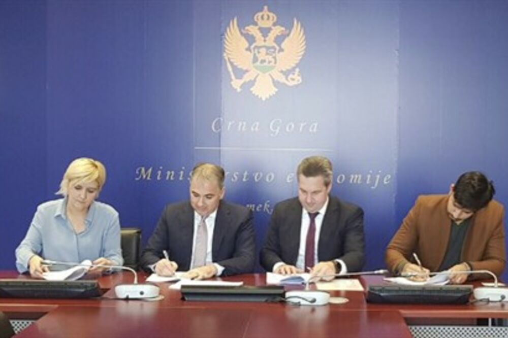 Sa potpisivanja ugovora, Foto: Ministarstvo ekonomije