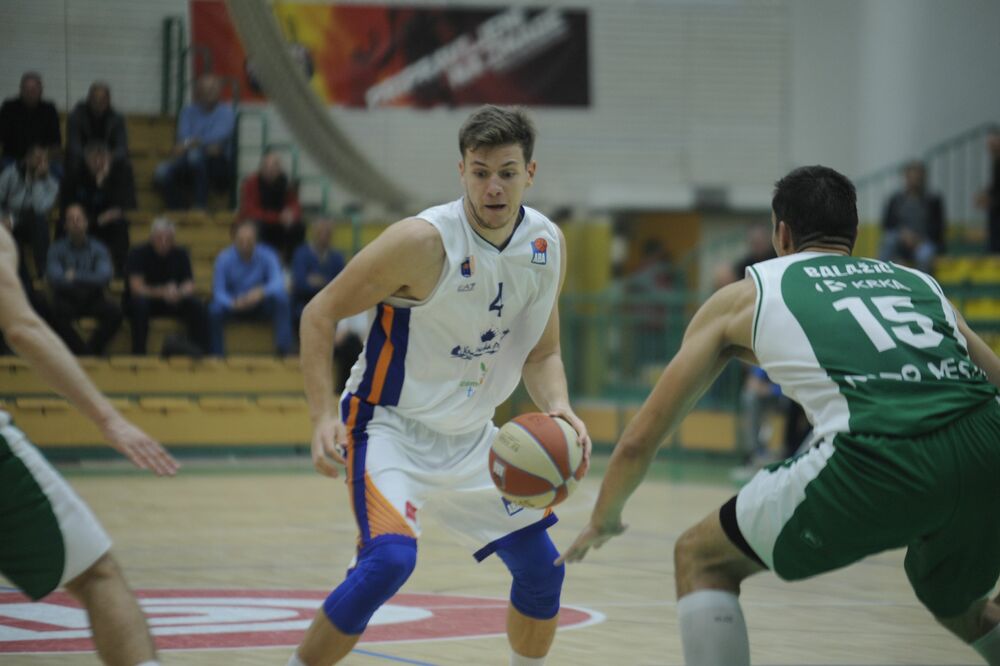 Strahinja Mićović na meču dva tima u Novom Mestu