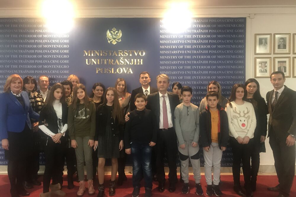 Nuhodžić sa porodicana preminulih policajaca, Foto: MUP