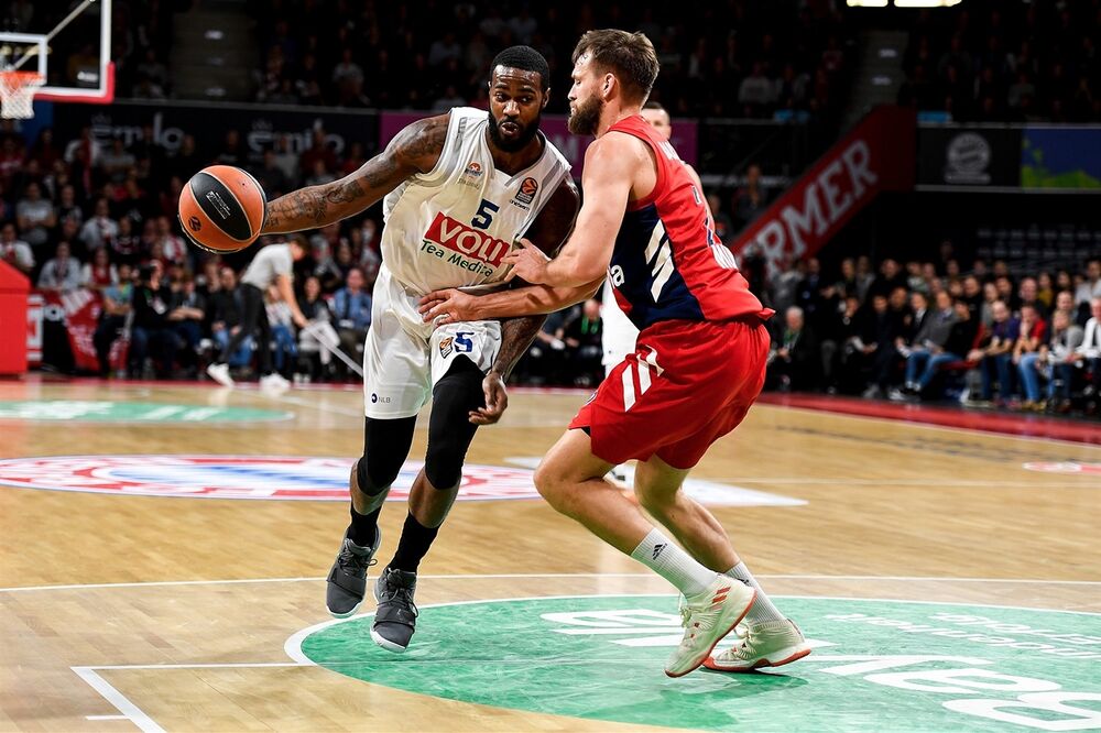 Erl Klark u duelu sa Bartelom, Foto: Euroleague