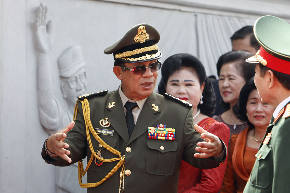 Hun Sen na otvaranju spomenika, Foto: BATA/AP