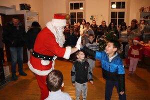 Herceg Novi: Djeda Mraz obišao djecu iz seoskih mjesnih zajednica