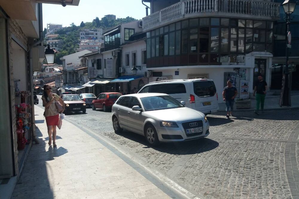 Zavešće red u saobraćaju: Ulcinj, Foto: Samir Adrović