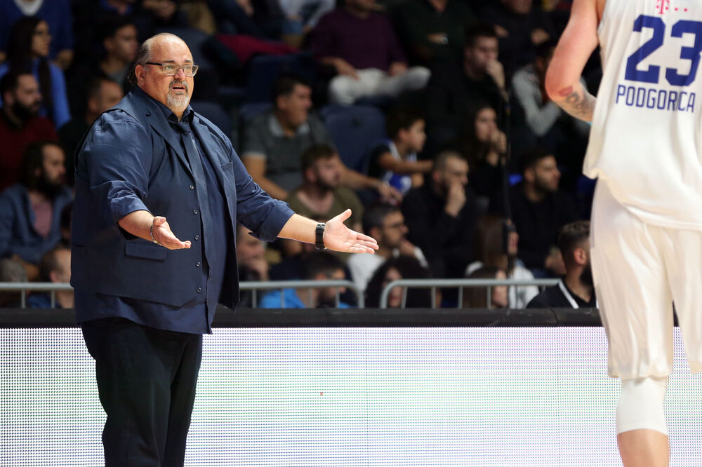 Smijenjen: Aleksandar Džikić