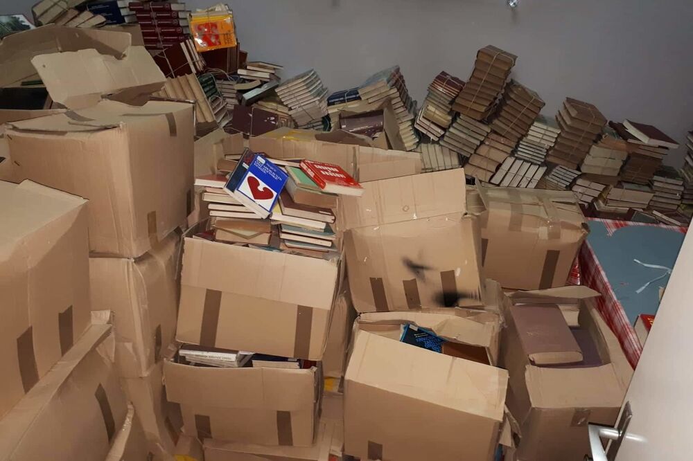 Poklonjene knjige čekaju mjesto u policama, Foto: Društvo prijatelja biblioteke "Njegoš"