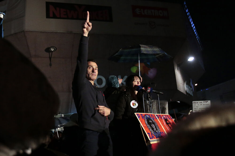 Davor Dragičević sinoć na protestu, Foto: Beta/AP