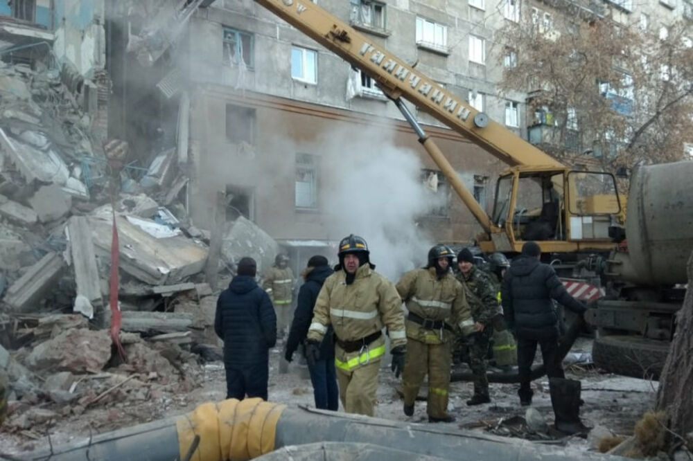 Spasioci na mjestu na kome je došlo do eksplozije, Foto: Reuters