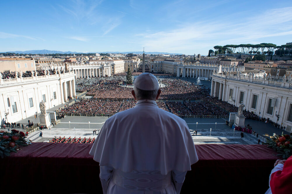 Papa sa vjernicima, Foto: Reuters