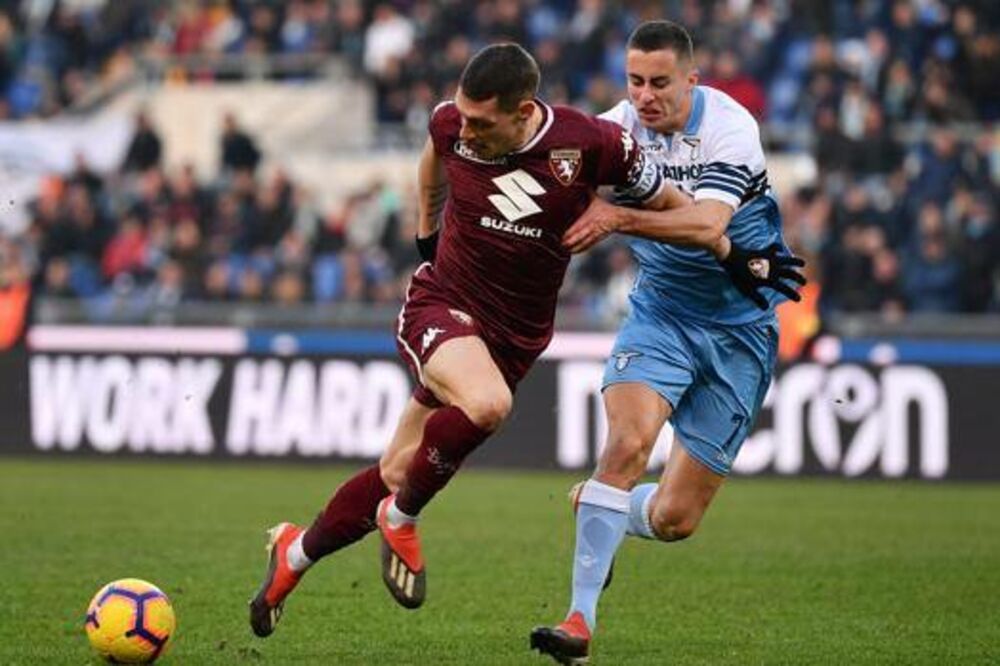 Adam Marušić u duelu sa Belotijem iz Torina