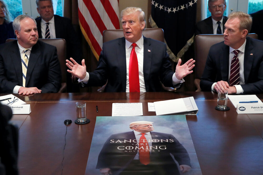 Tramp na sastanku kabineta, Foto: Reuters