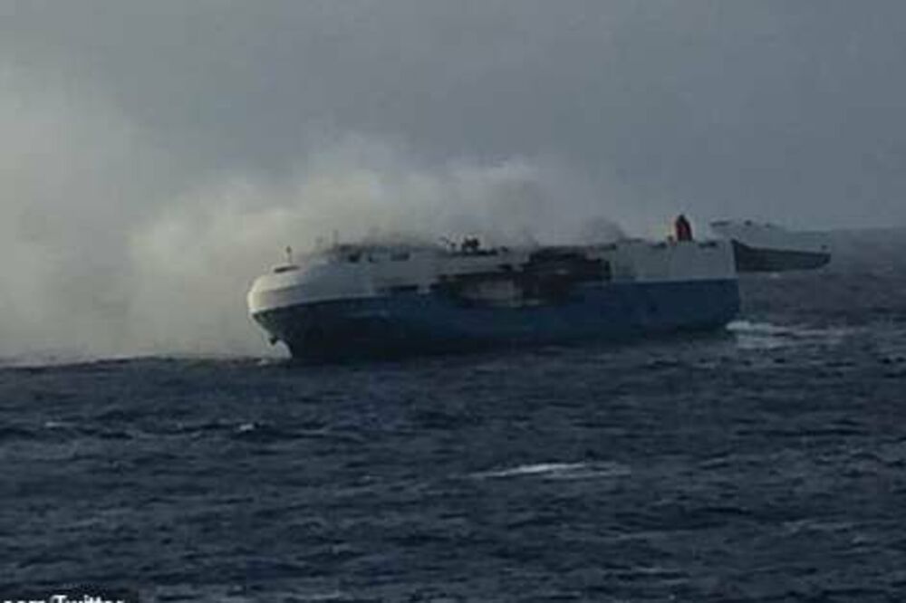 Požar na brodu, Foto: Twitter