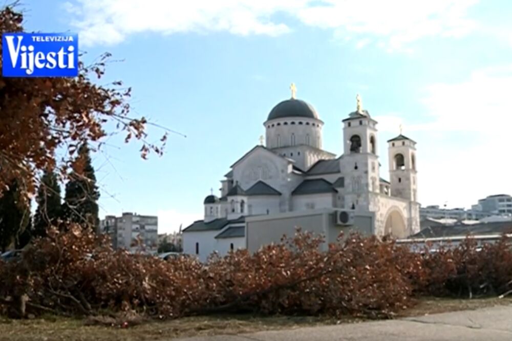 Prodavci već stigli ispred hrama, Foto: Screenshot