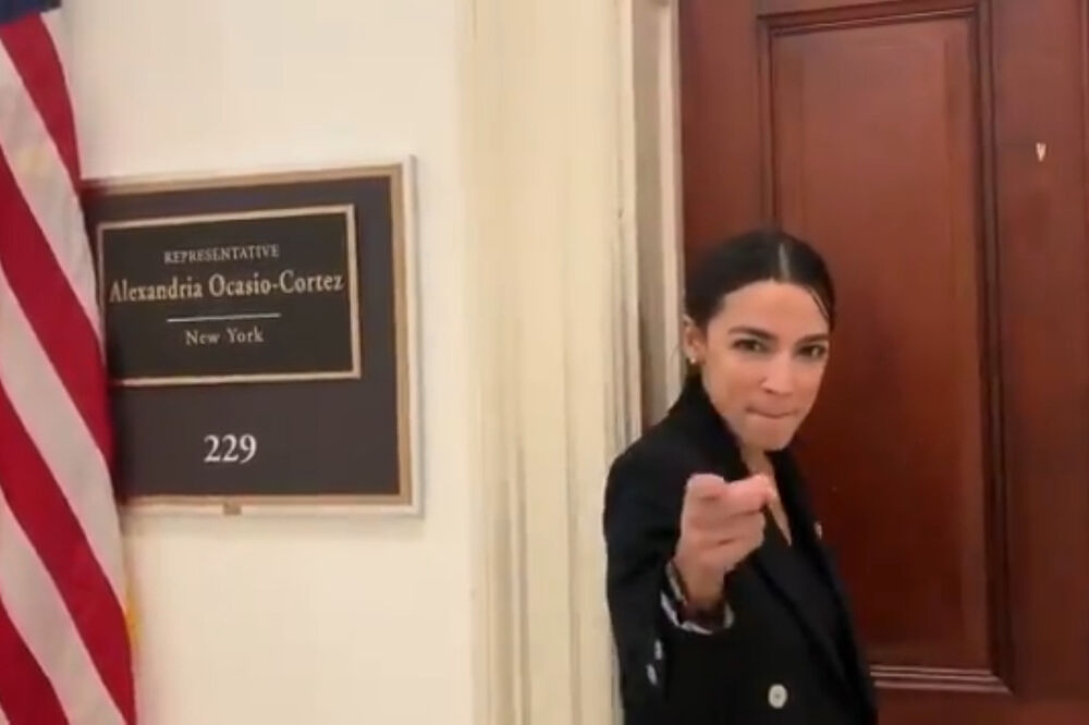 Zaplesala i na radnom mjestu, Foto: Screenshot/Twitter