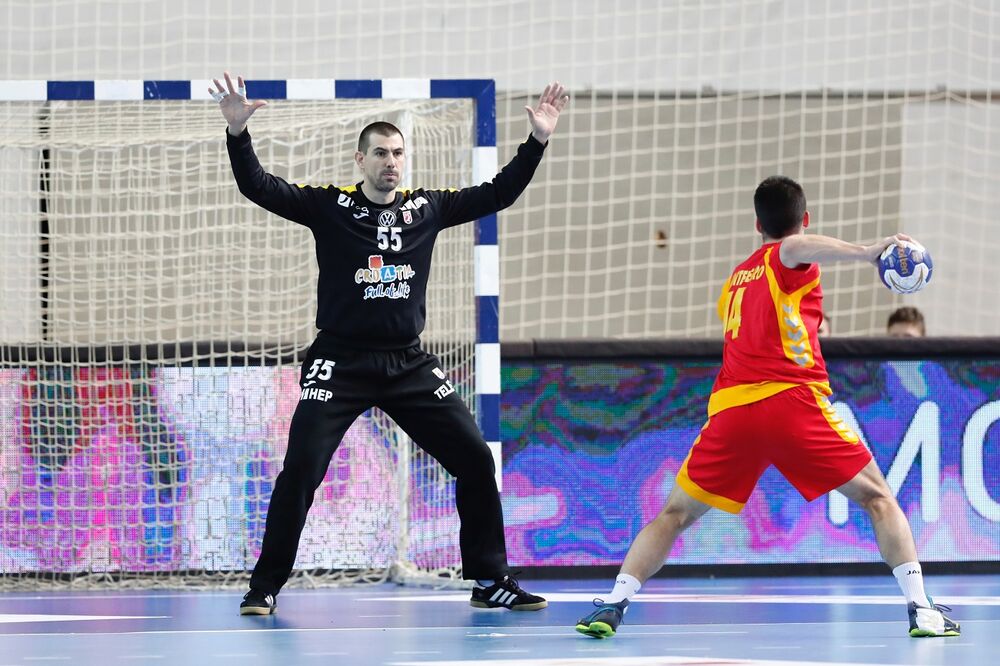 Najefikasniji sa sedam golova: Miloš Vujović izvodi sedmerac na večerašnjoj utakmici, Foto: Jozo Cabraja / kolektiff