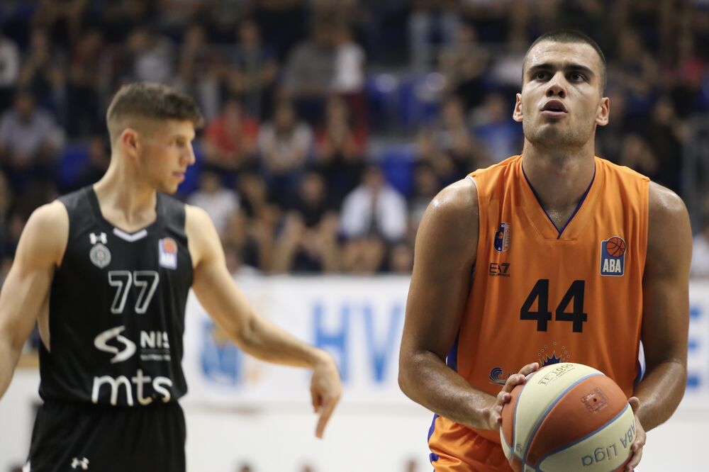 Nikola Rebić na meču sa Partizanom u Baru