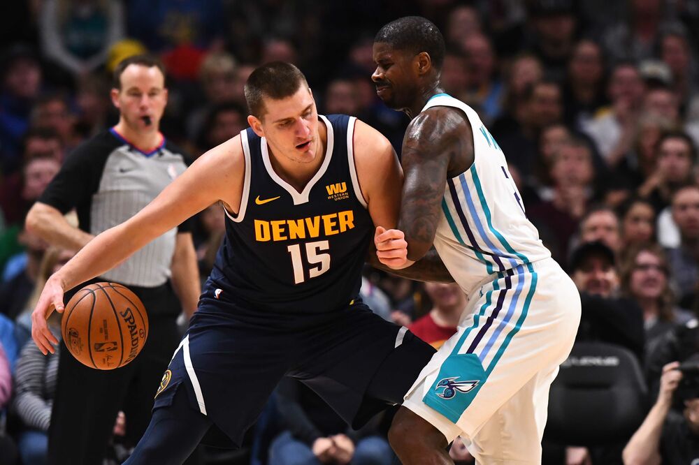 Jokić u duelu sa Vilijamsom, Foto: Reuters