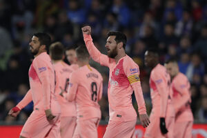 Bijeg Barselone na plus pet: Mesi i Suares odlučili duel u Madridu