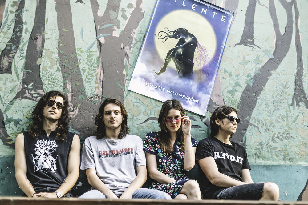 Silente, Foto: Zbrka fest