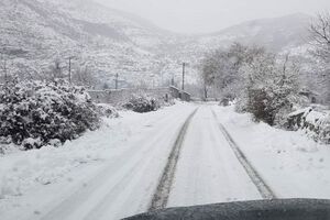 Kamioni hercegnovske Čistoće zaglavljeni u snijegu