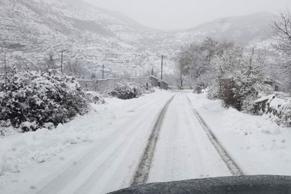 Snijeg na putu, Foto: Komunalno preduzeće Herceg Novi