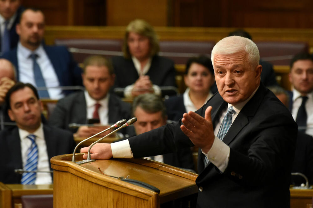 Ne vjeruje se ni ministrima ni poslanicima: Predstavnici Vlade u Skupštini, Foto: Boris Pejović