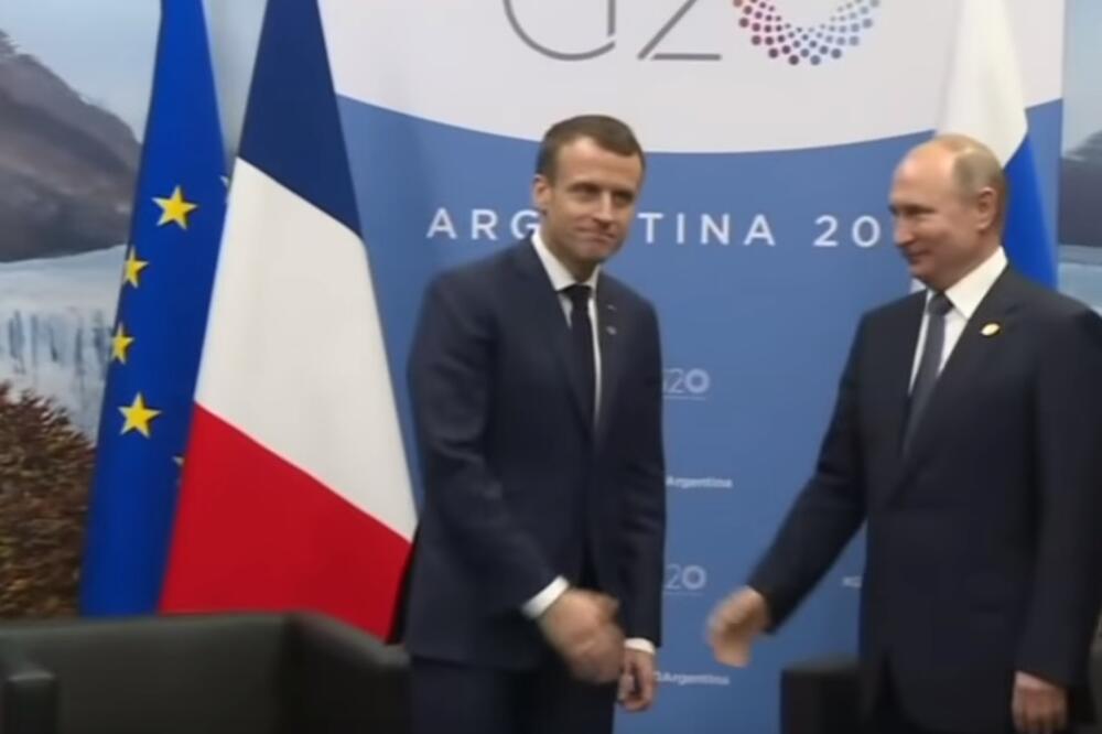 Emanuel Makron, Vladimir Putin, Foto: Screenshot (YouTube)