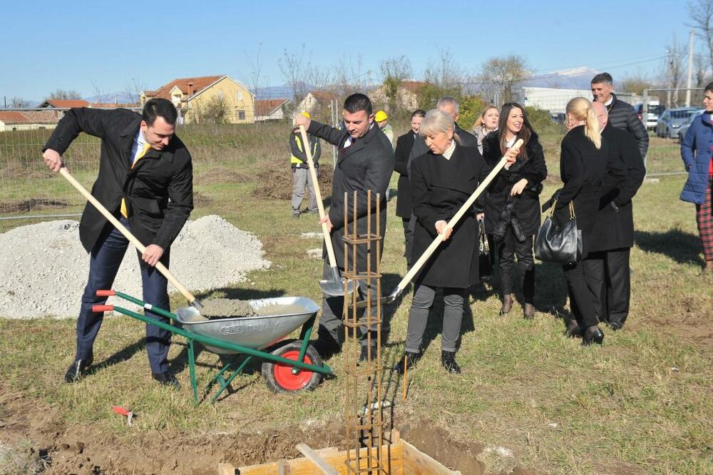 Polaganje kamena temeljca za Dnevni boravak za djecu sa smetnjama u razvoju i osobe sa invaliditetom, Golubovci, Foto: Glavni grad