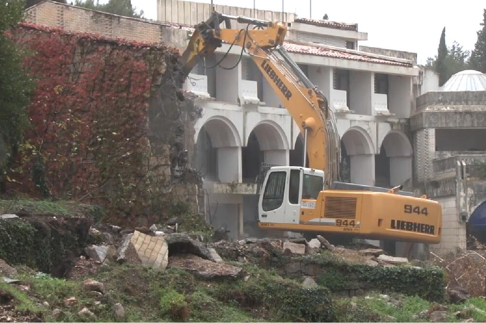 Kraljičina plaža, rušenje, Foto: Printscreen