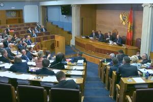 Usvojena Rezolucija: Poništene odluke Podgoričke skupštine