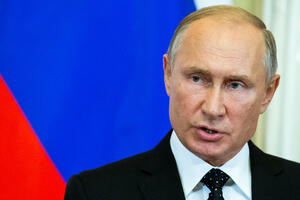Putin razgovarao sa Merkel, zabrinut zbog uvođenja ratnog stanja u...