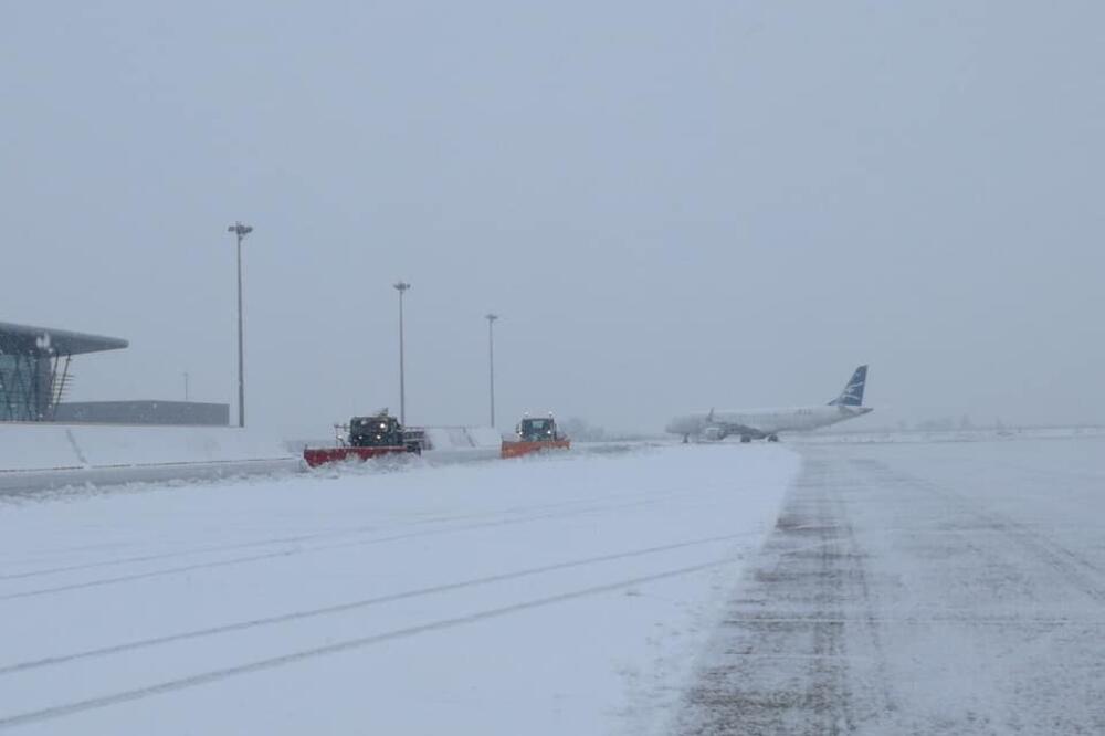 Većina letova otkazana, tri bila preusmjerena, Foto: Aerodromi Crne Gore/Facebook