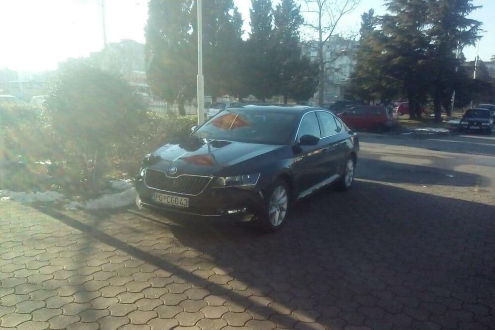 Nova škoda ispred sjedišta ŽPCG, Foto: Privatna arhiva