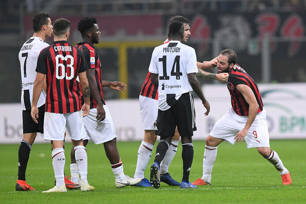 Milan - Juventus Gonsalo Iguain, Foto: Reuters