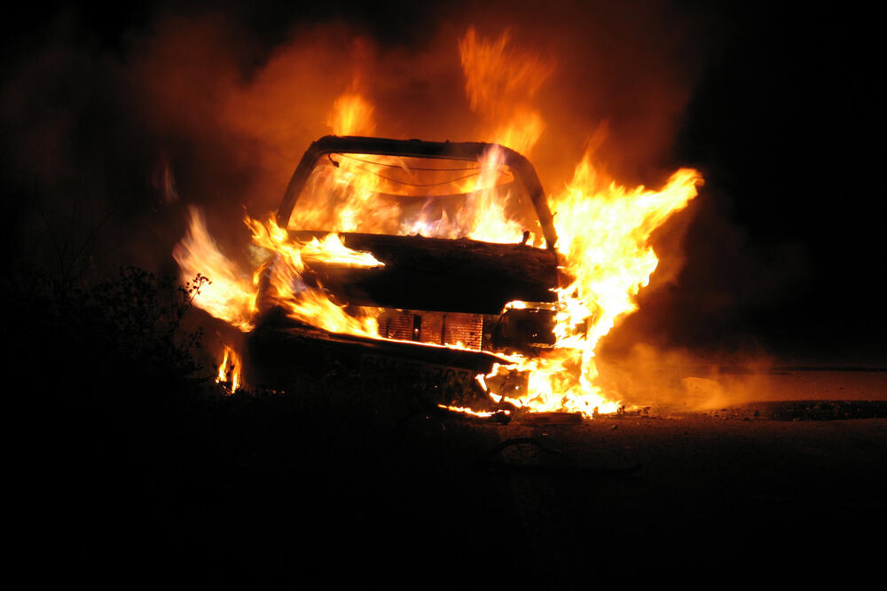 Auto gori, požar, Foto: Shutterstock