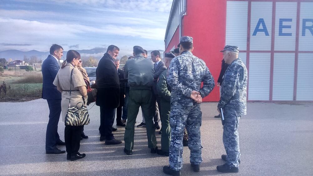 aerodrom Kapino polje, Predrag Bošković, Veselin Grbović