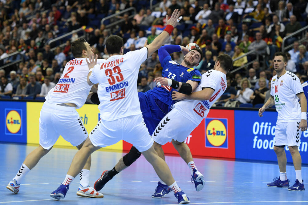 Lidovik Fabregas je pet puta zatresao mrežu Srbije, Foto: ANNEGRET HILSE